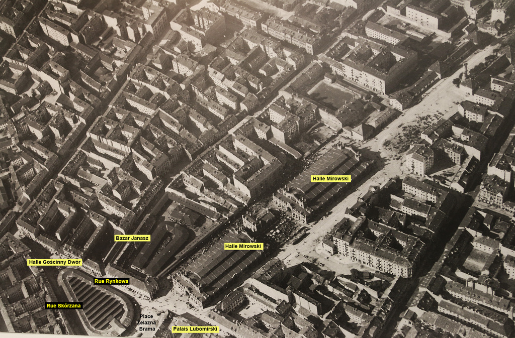 Vue aérienne de la place et du quartier autour de Żelazna Brama durant l'entre-deux guerres 