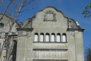 Le bâtiment Michał Bergson où se trouvait une maison de prières  - Emplacement où se trouvait le décalogue, sur une élévation 