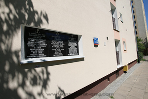 Plaque commémorative de l'attaque du camp de Gęsiówka par le bataillon Zośka de l'Armia Krajowa 