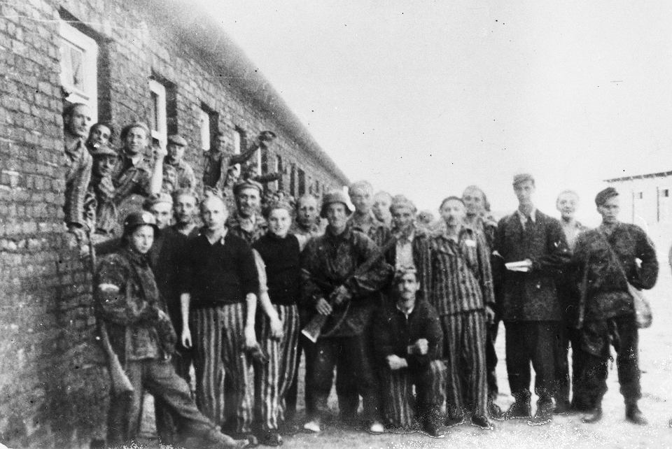 Des prisonniers libérés avec 3 soldats du bataillon Zośka 
