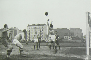 Match entre une représentation des équipes Gwiazda et Skra et l'équipe viennoise Florisdorfer en 1936 - © Shabbat-goy.com - Archive Robert Gawkowski