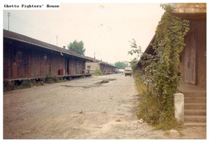 Les entrepôts durant les années 1970 - Source Ghetto Fighter's House
