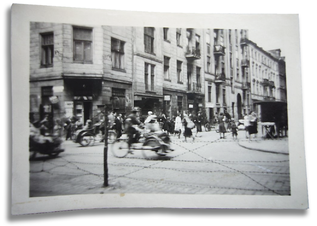 La rue Krochmalna et les gens du ghetto, en 1942